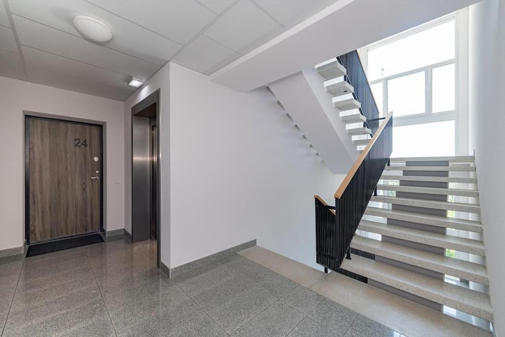 Bright Kaunas Apartment With Castle View Exterior photo
